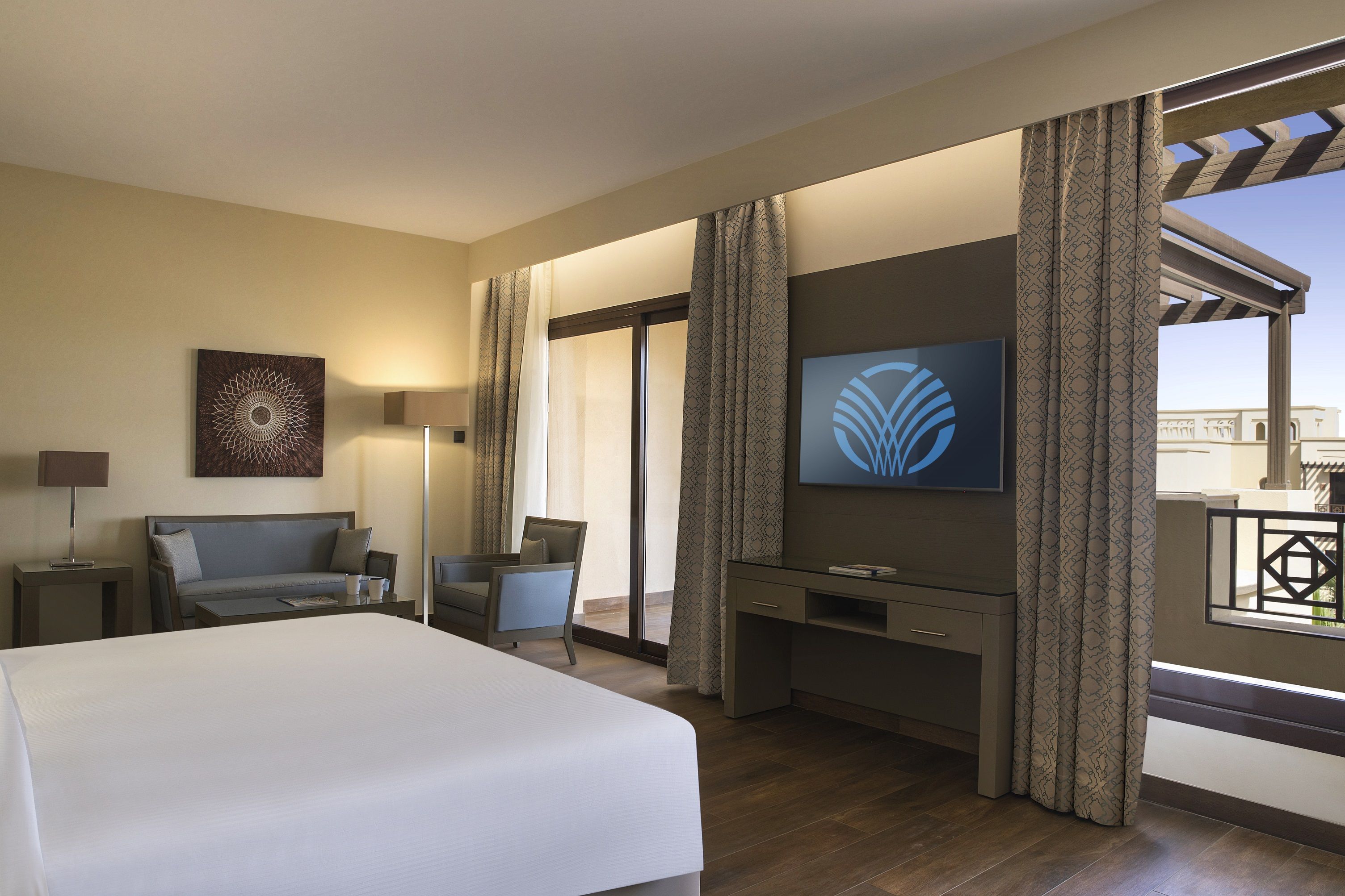 SPECIOUS ROOM KING BED 