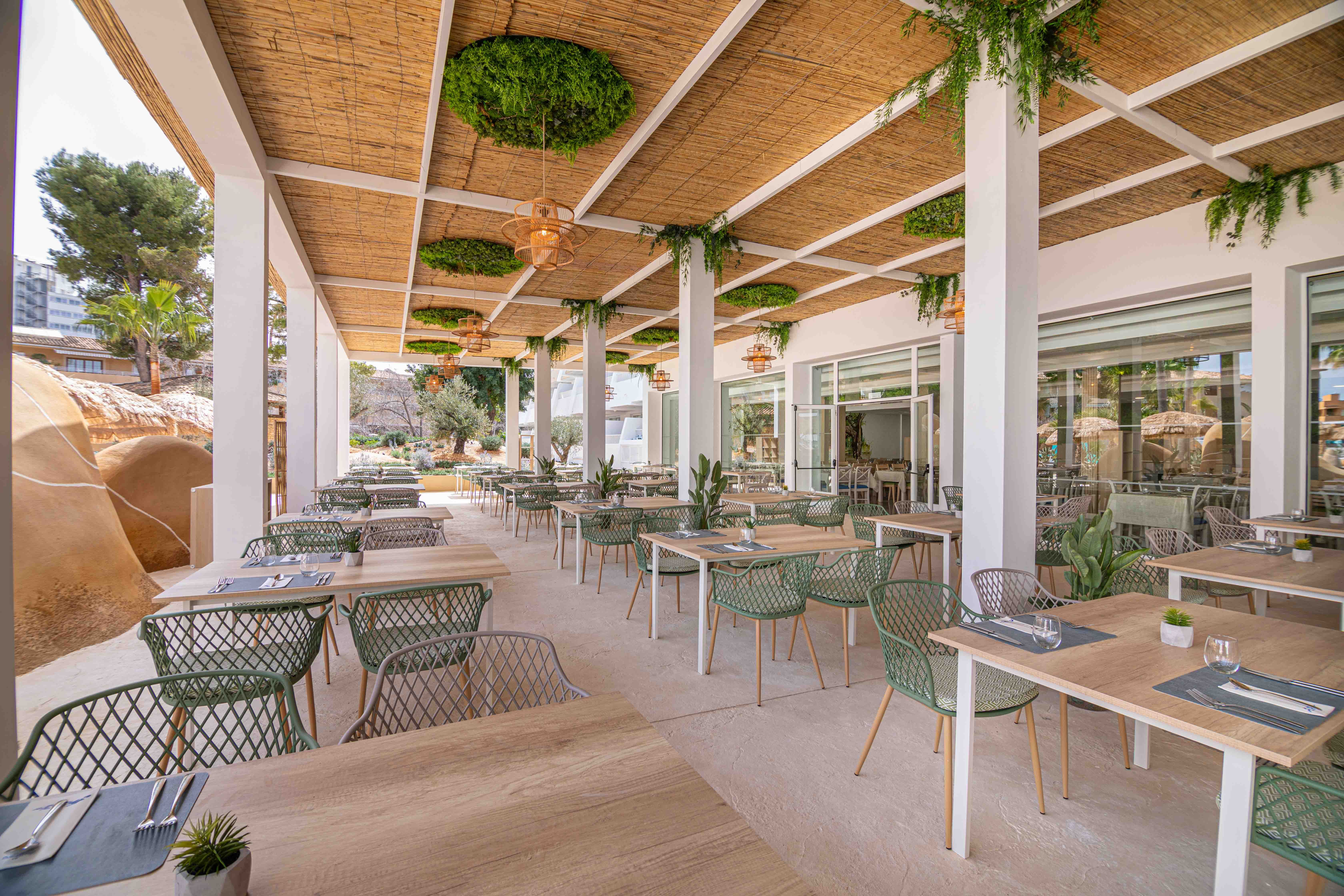 MAIN RESTAURANT