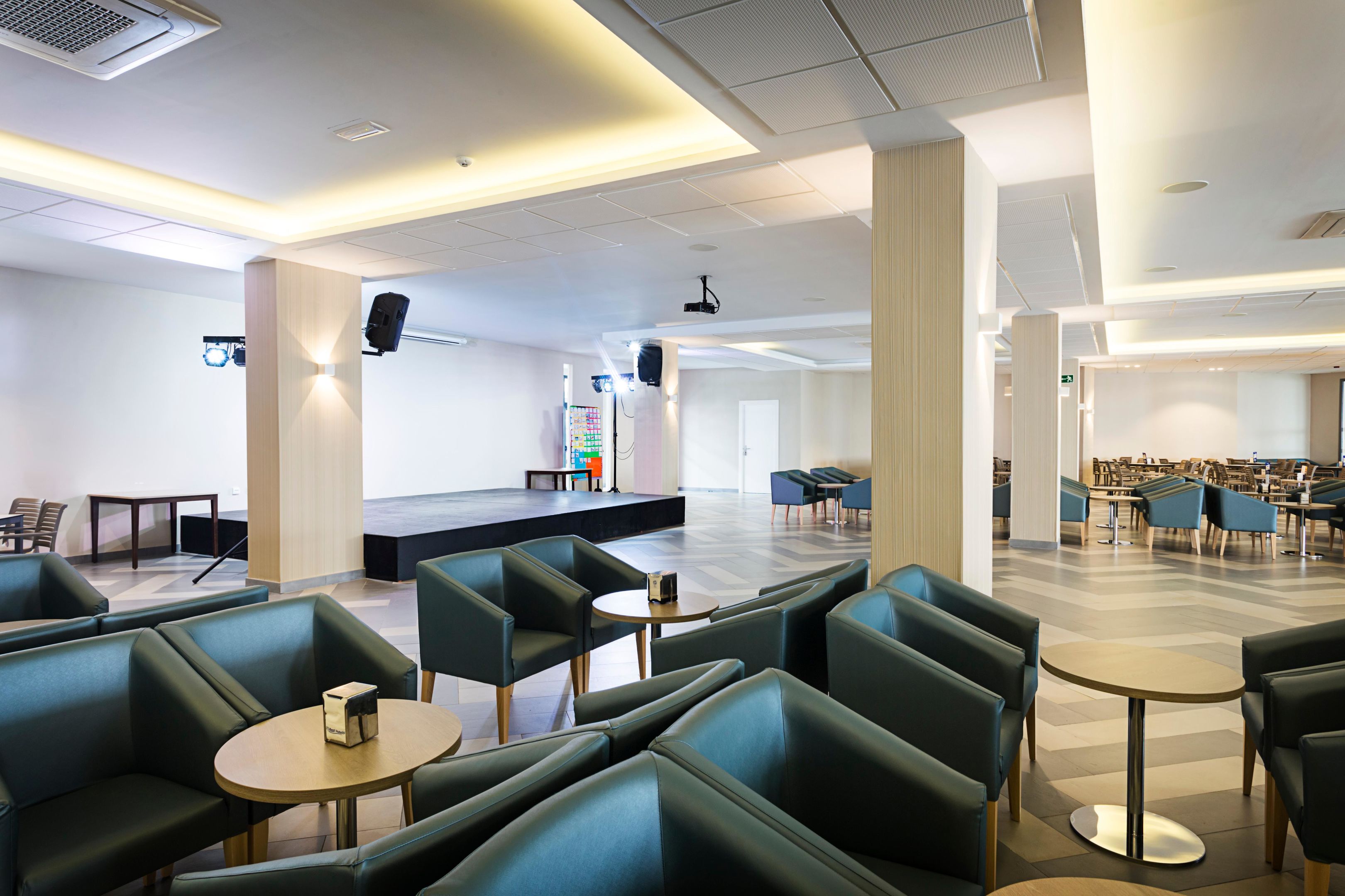 MAIN BAR