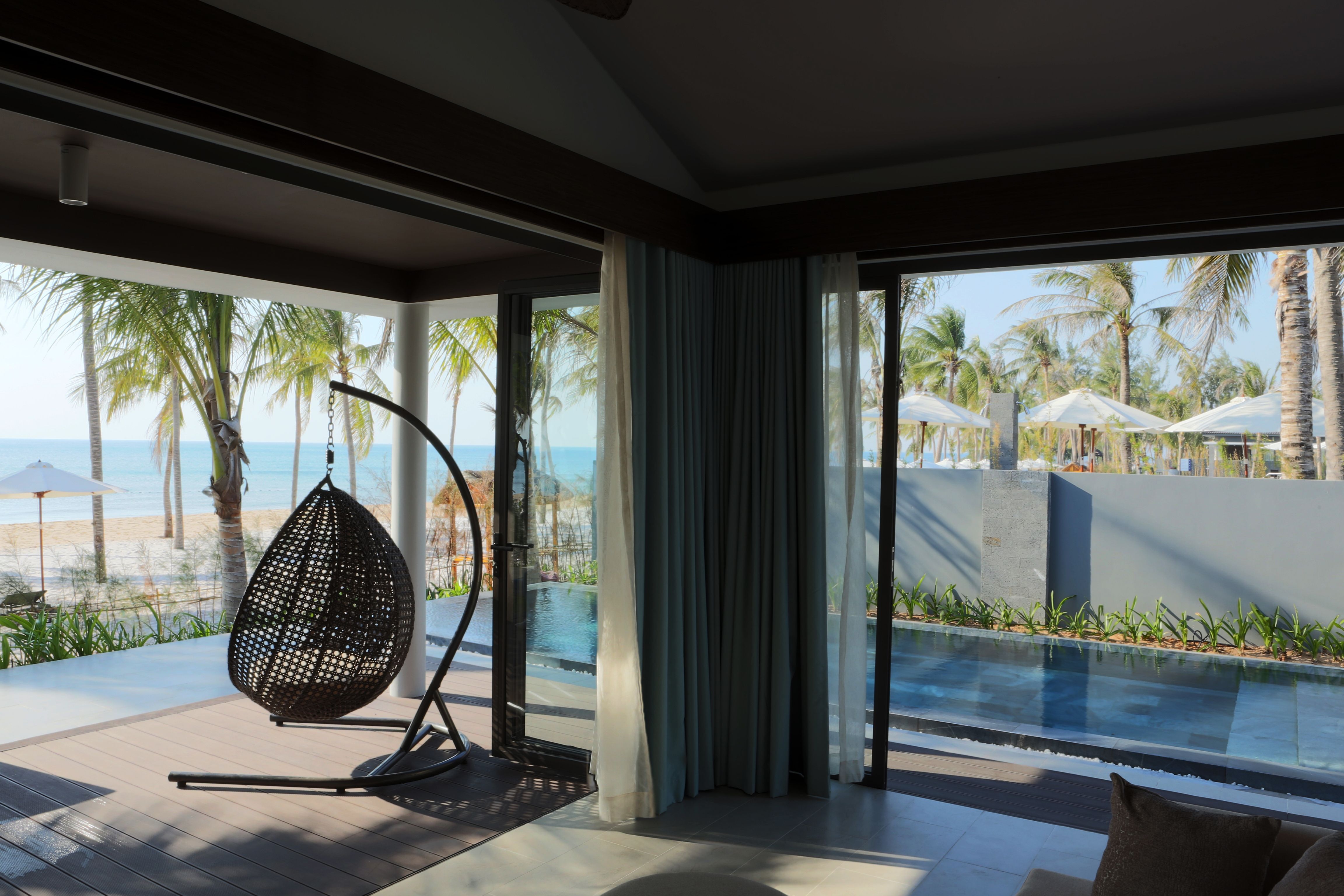 BEACHFRONT BUNGALOW WITH POOL 