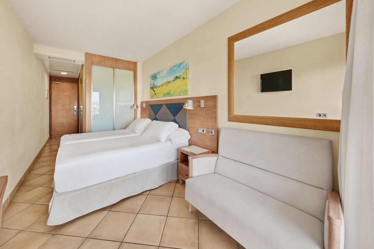 Single w.Child Standard Room Balcony-Terrace