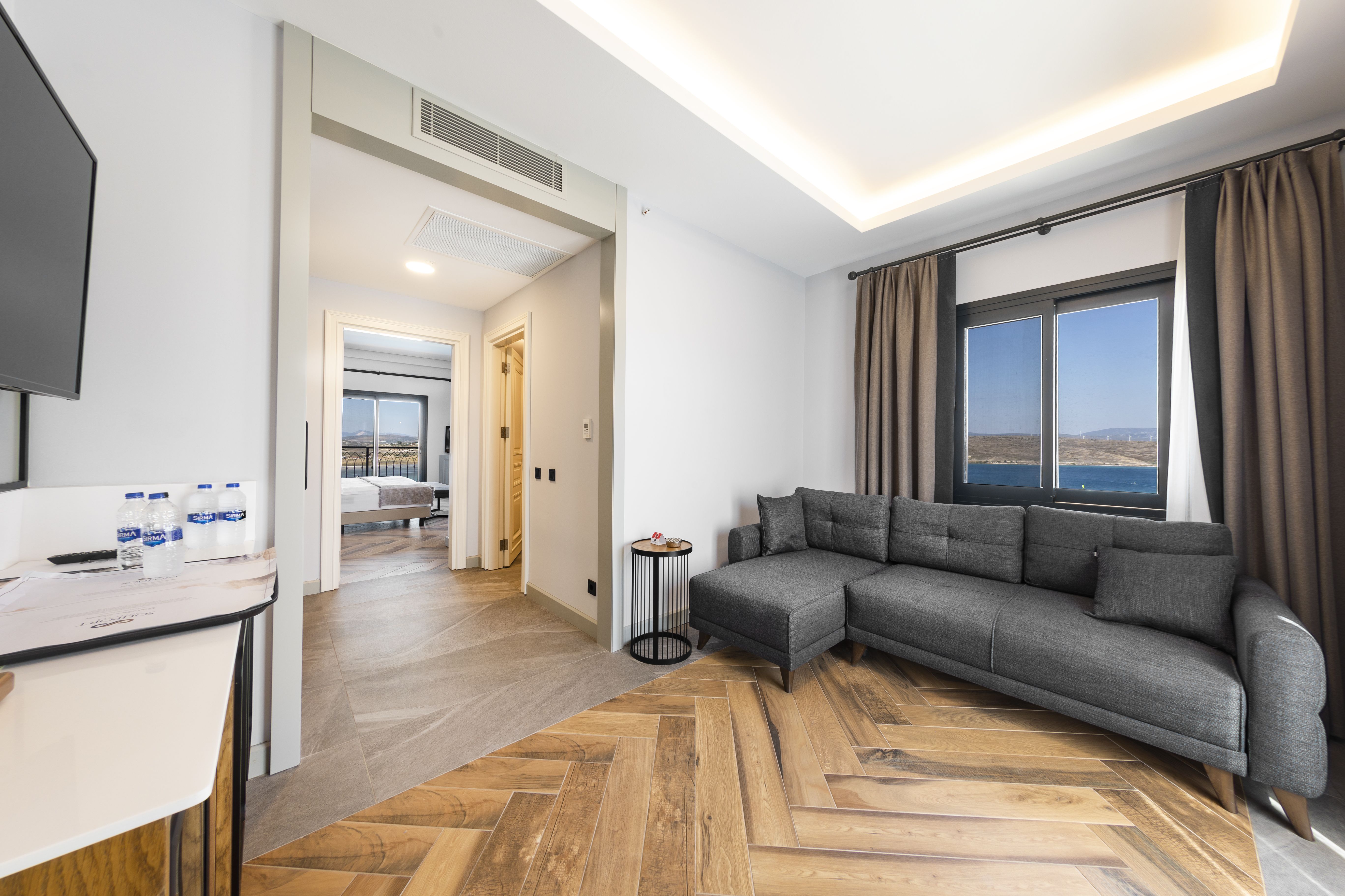 CORNER SUITE 