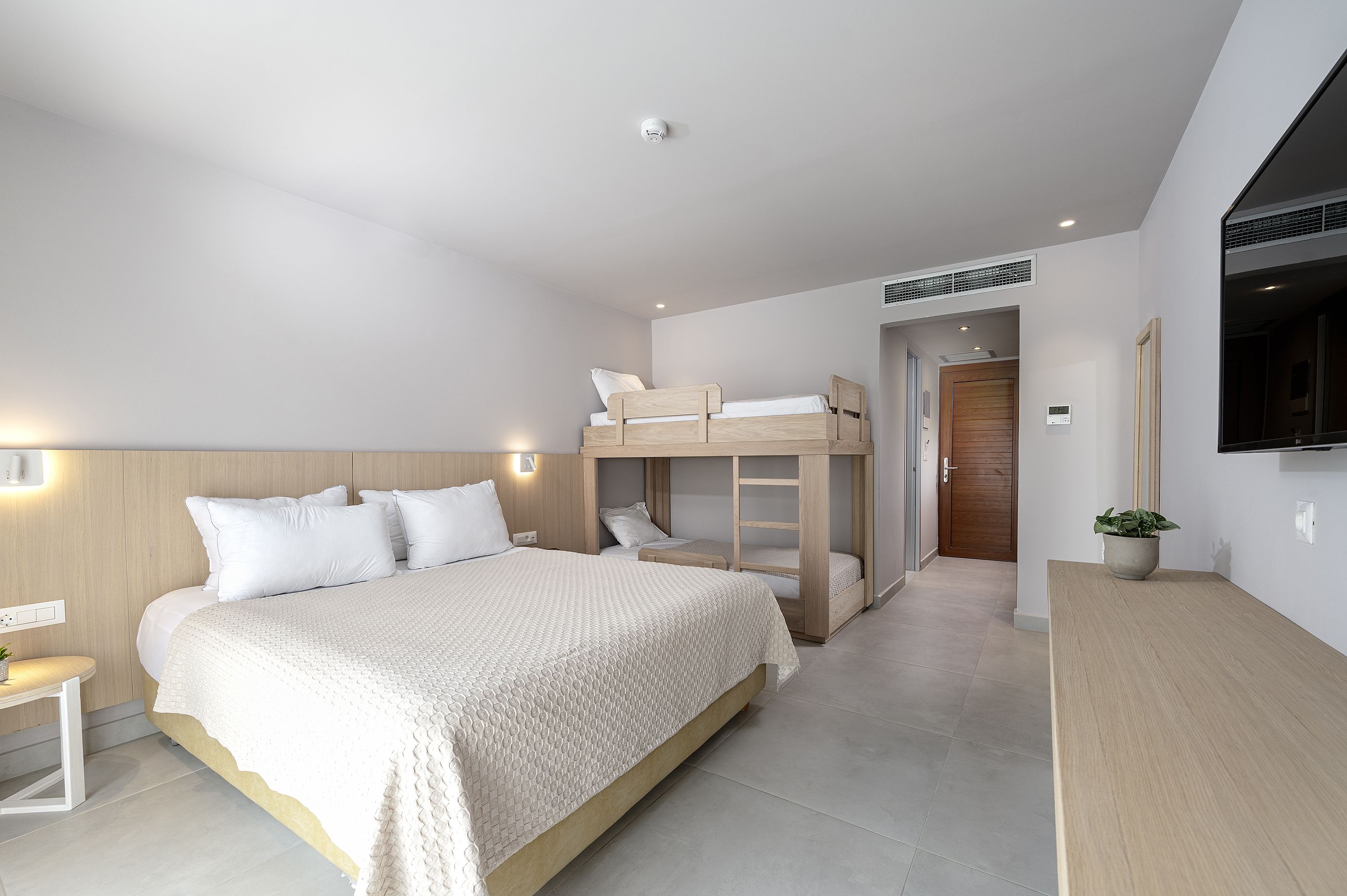 Family Large Room w. Bunkbed Balcony or Terrace 