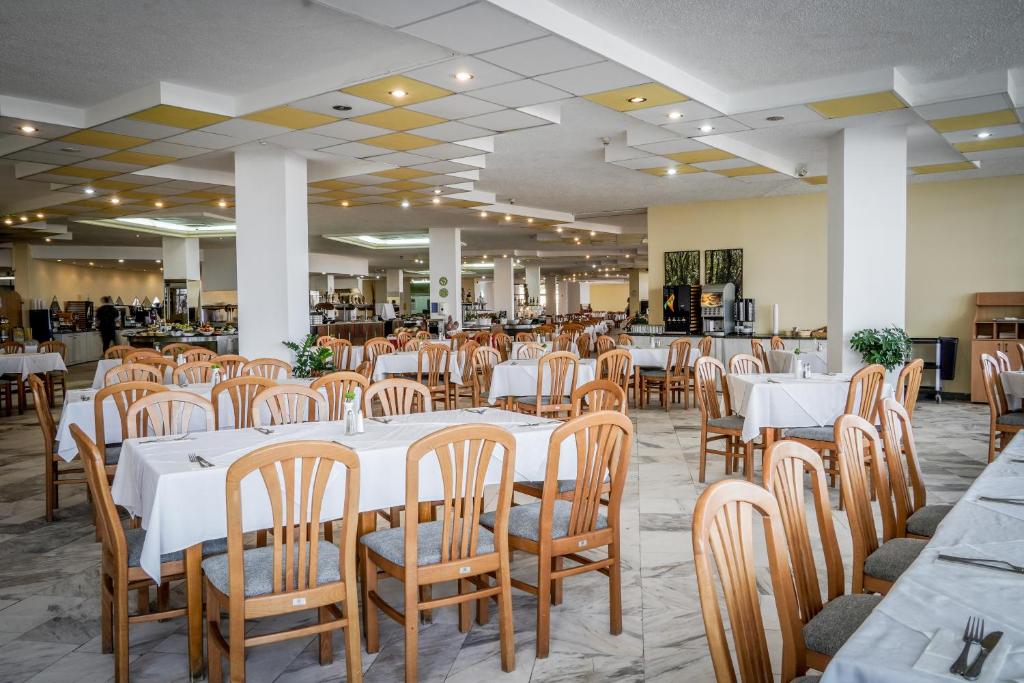 MAIN RESTAURANT