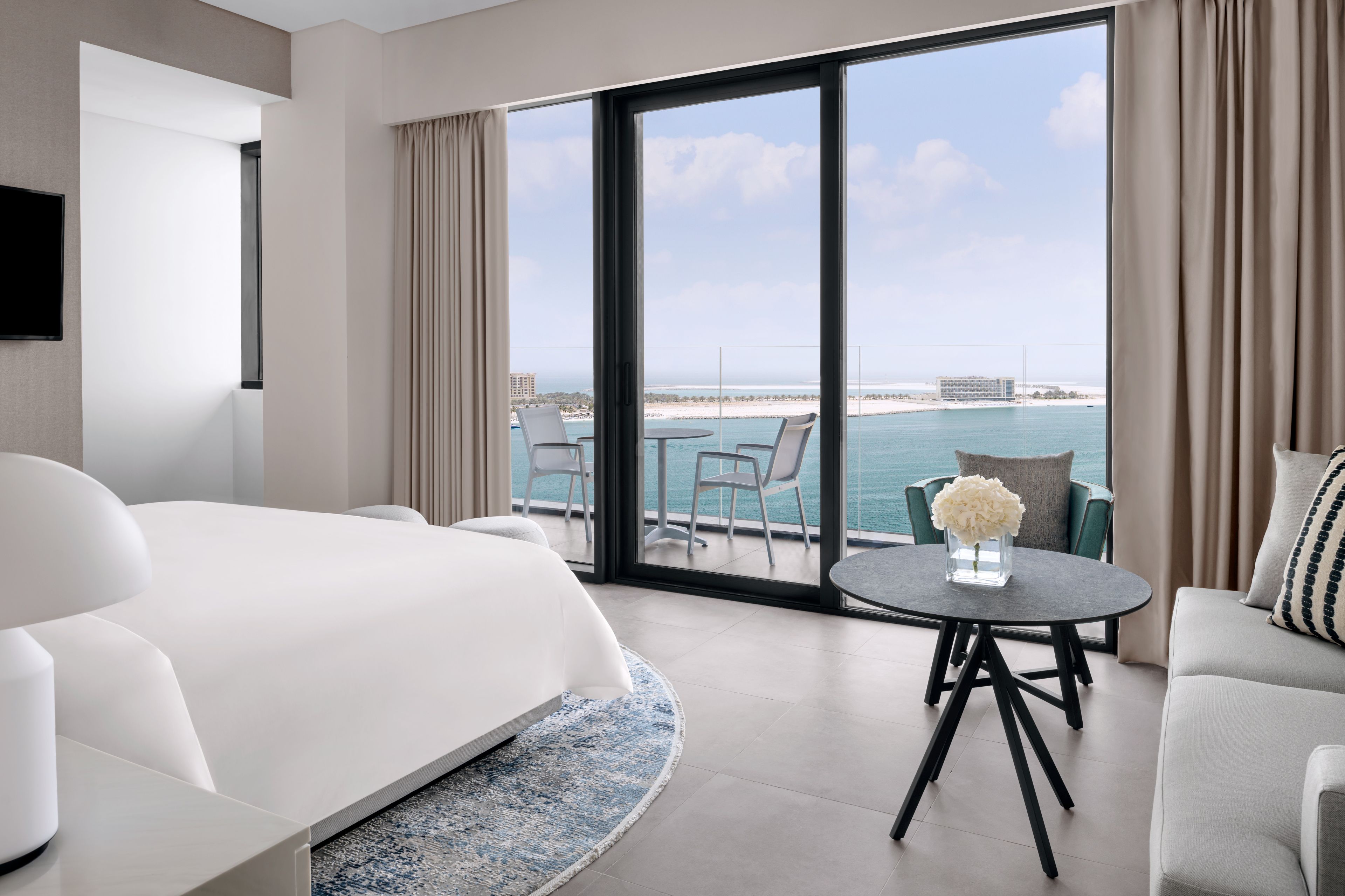 PANORAMIC BRIDGE SUITE POOL & BEACH VIEW