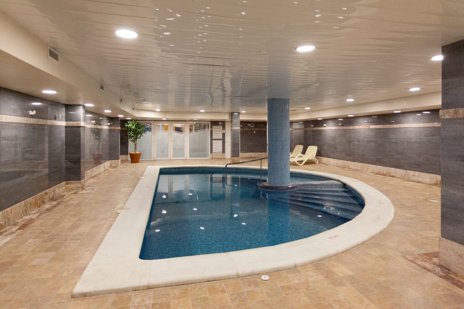 Piscină interioară