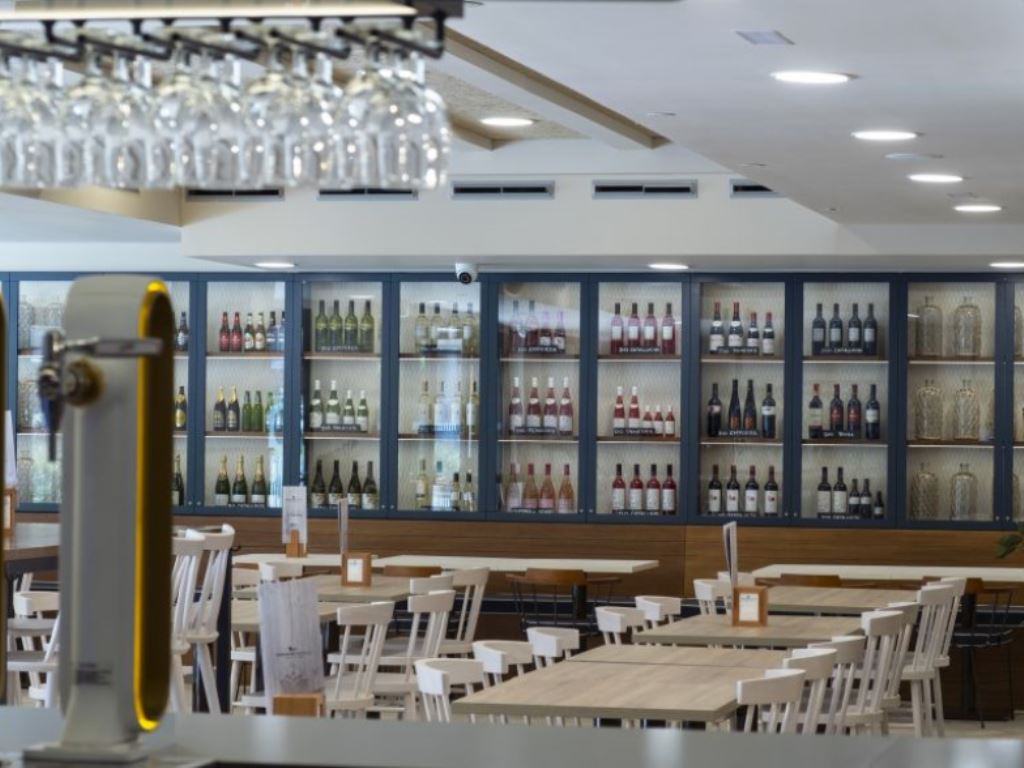 MAIN RESTAURANT