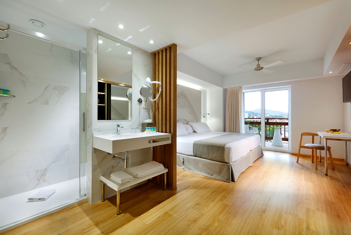 DOUBLE ROOM WITH BALCONY OR TERRACE