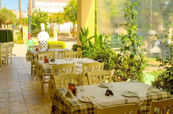 Zakynthos, Hotel Plaza Pallas, terasa.jpg