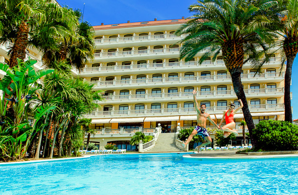 Costa Brava, Aqua Hotel Bella Playa, piscina exterioara.jpg