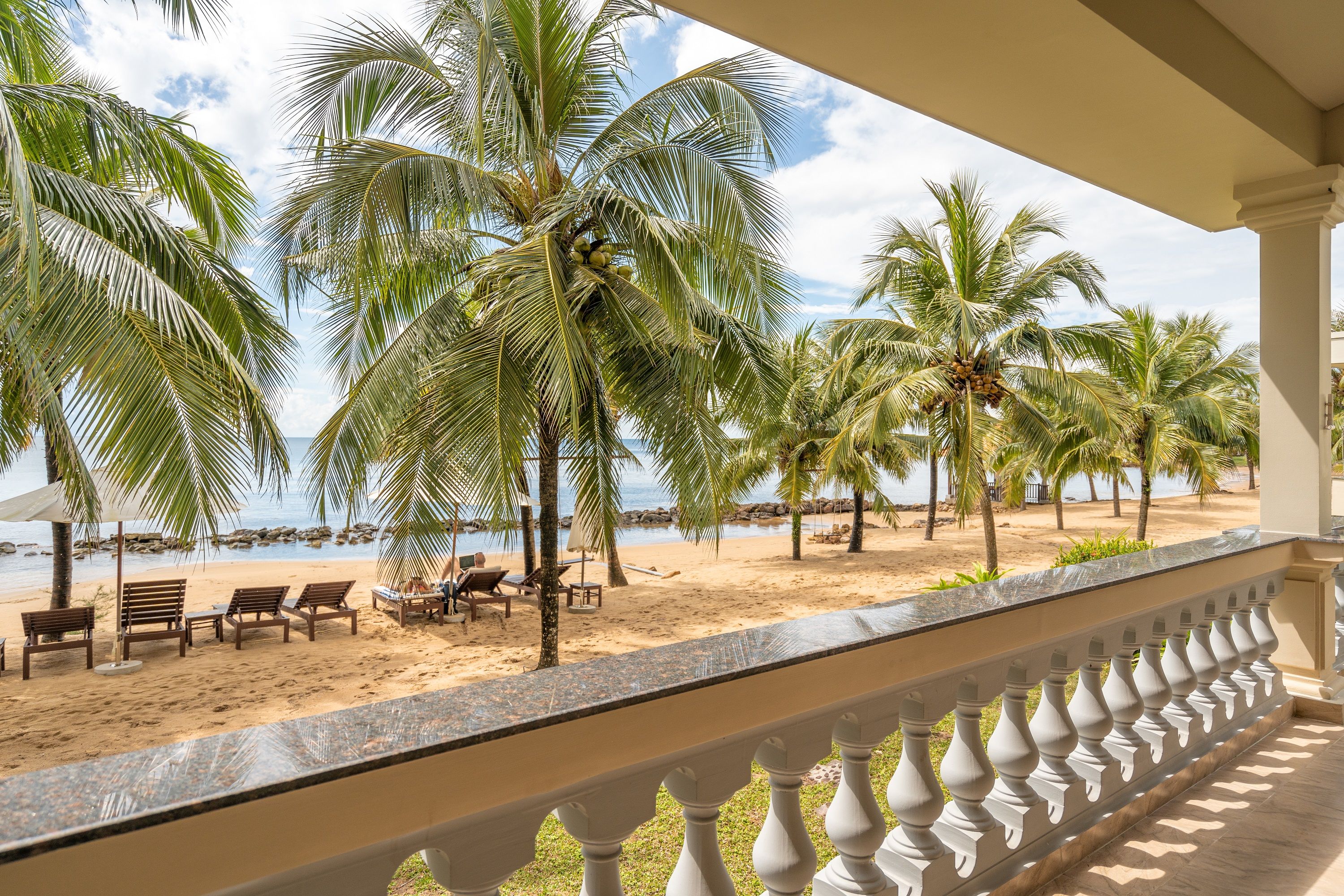 VILLA BEACHFRONT