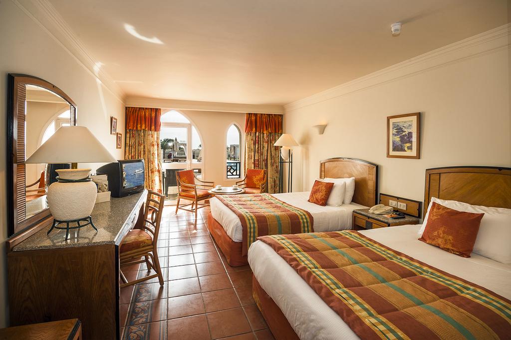 reef-oasis-beach-resort-standard-room-with-garden_15558393192.jpg