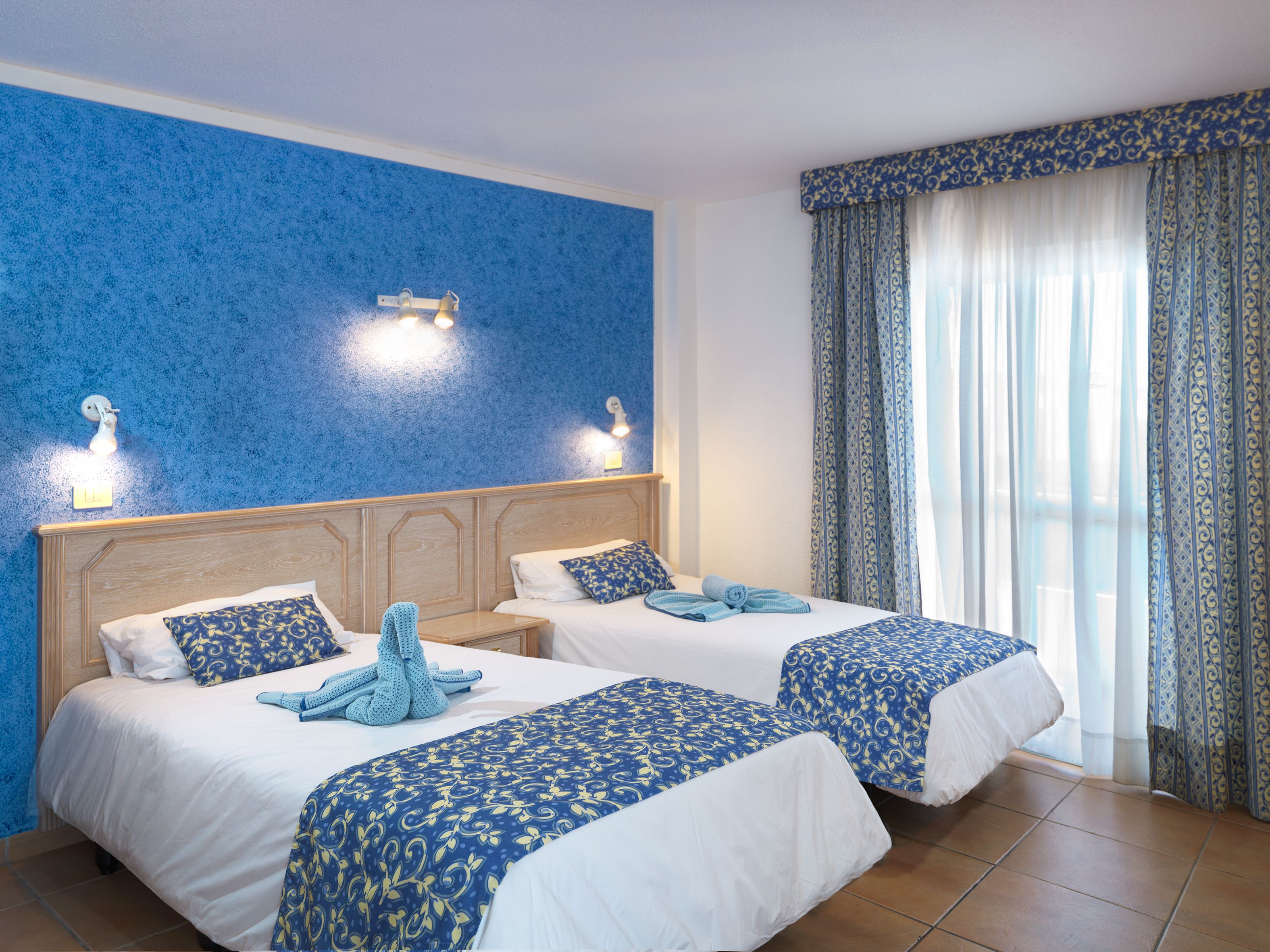 1 BEDROOM APARTMENT BALCONY OR TERRACE