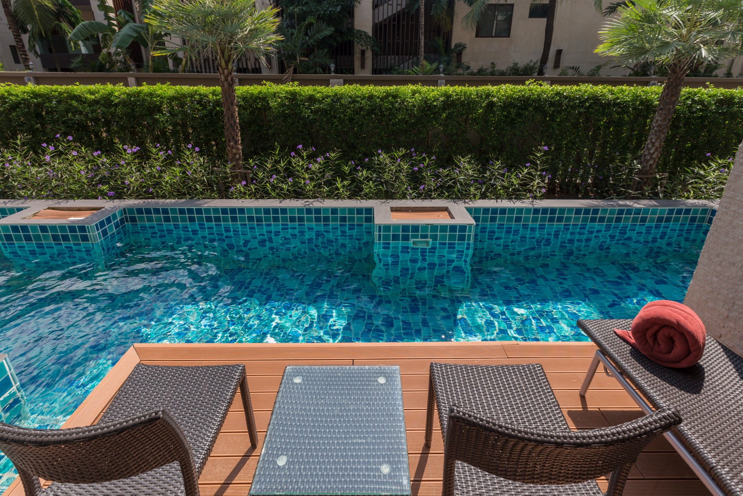 DELUXE POOL ACCESS
