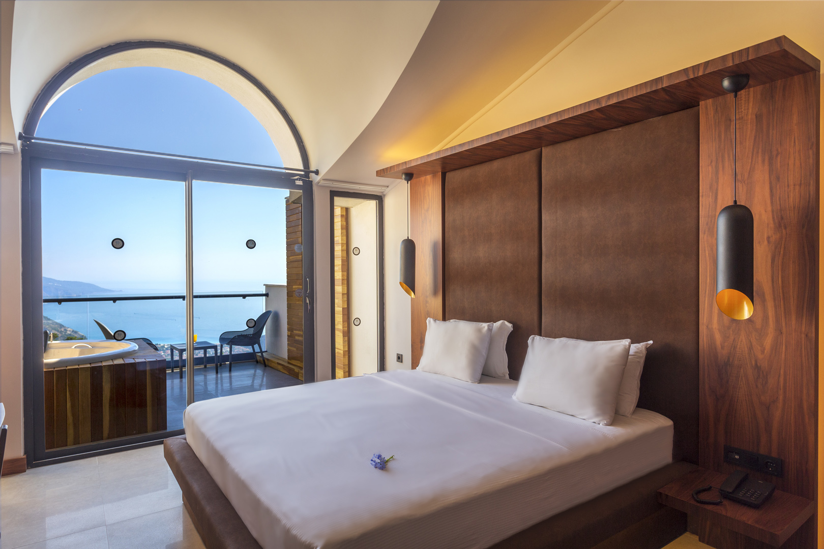NIRVANA DELUXE ROOM SEA VIEW WITH JACUZZI