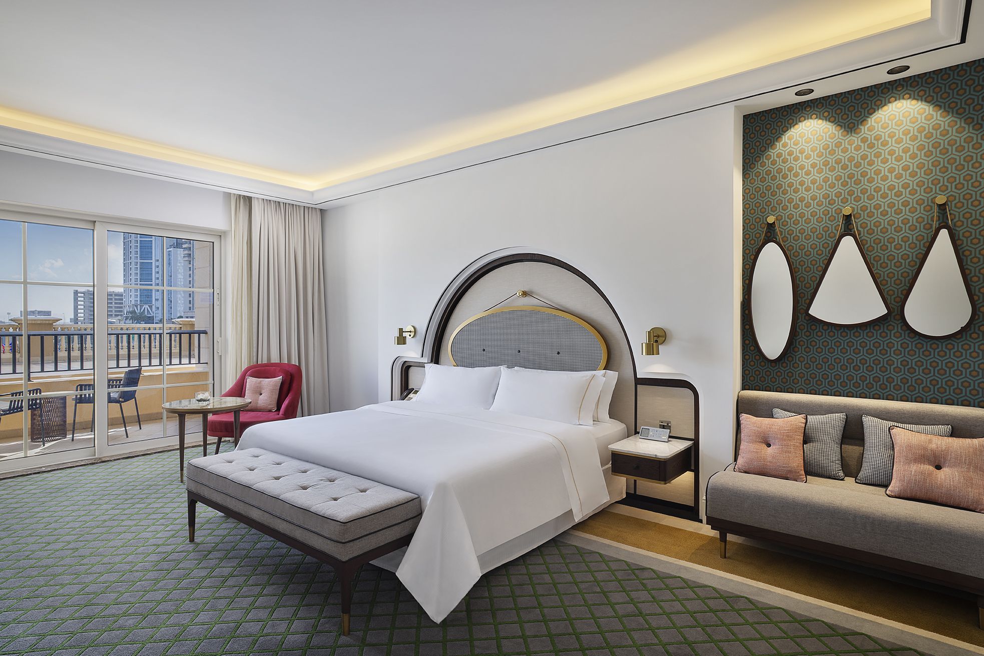 DELUXE ROOM SKYLINE
