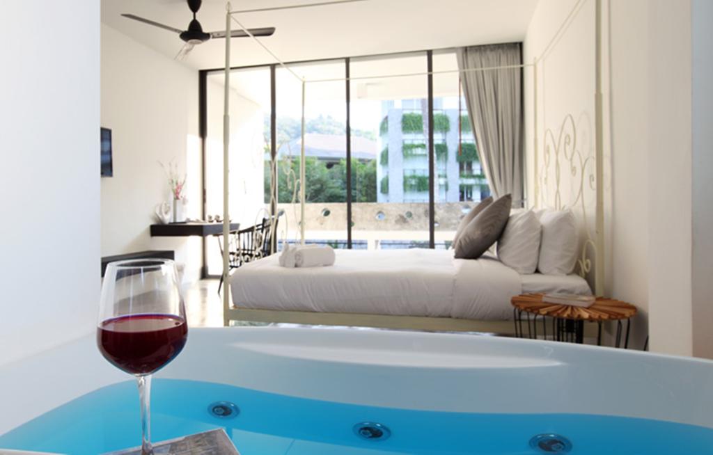 GRAND JACUZZI