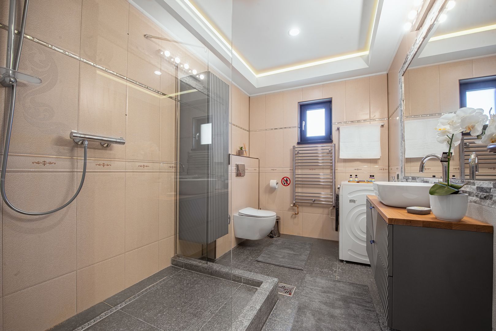 Baie Apartament Spate