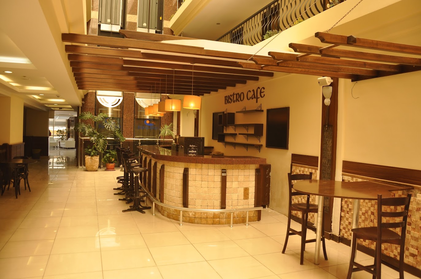 MAIN BAR