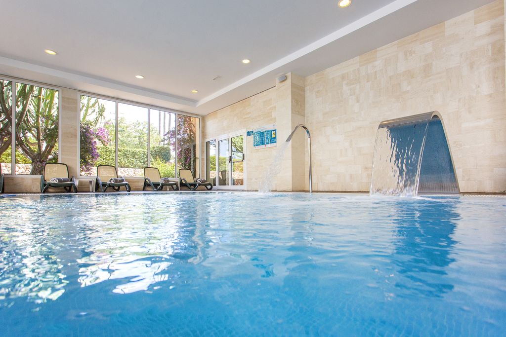 Piscină interioară
