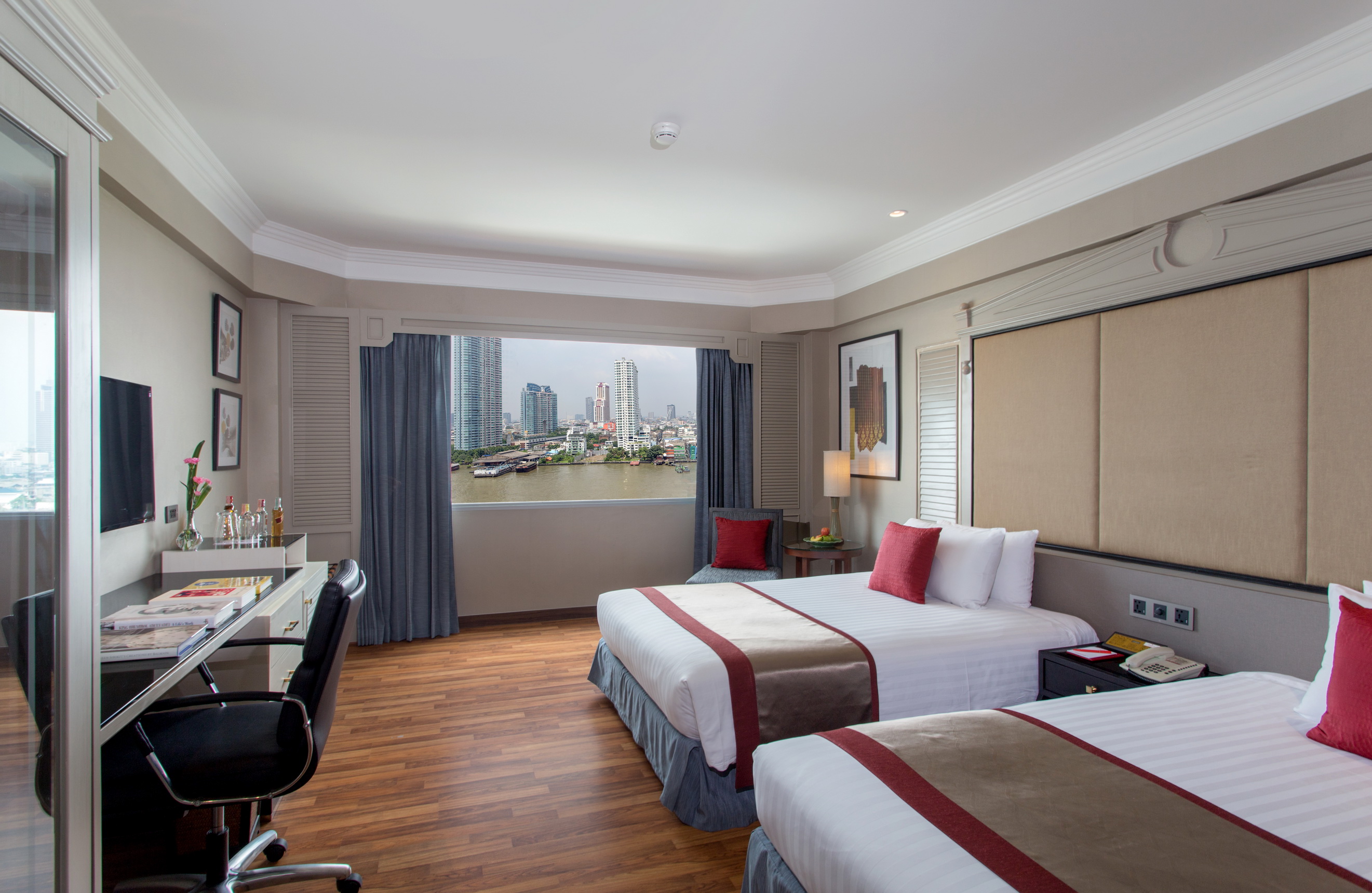 Executive Deluxe Riverview Room