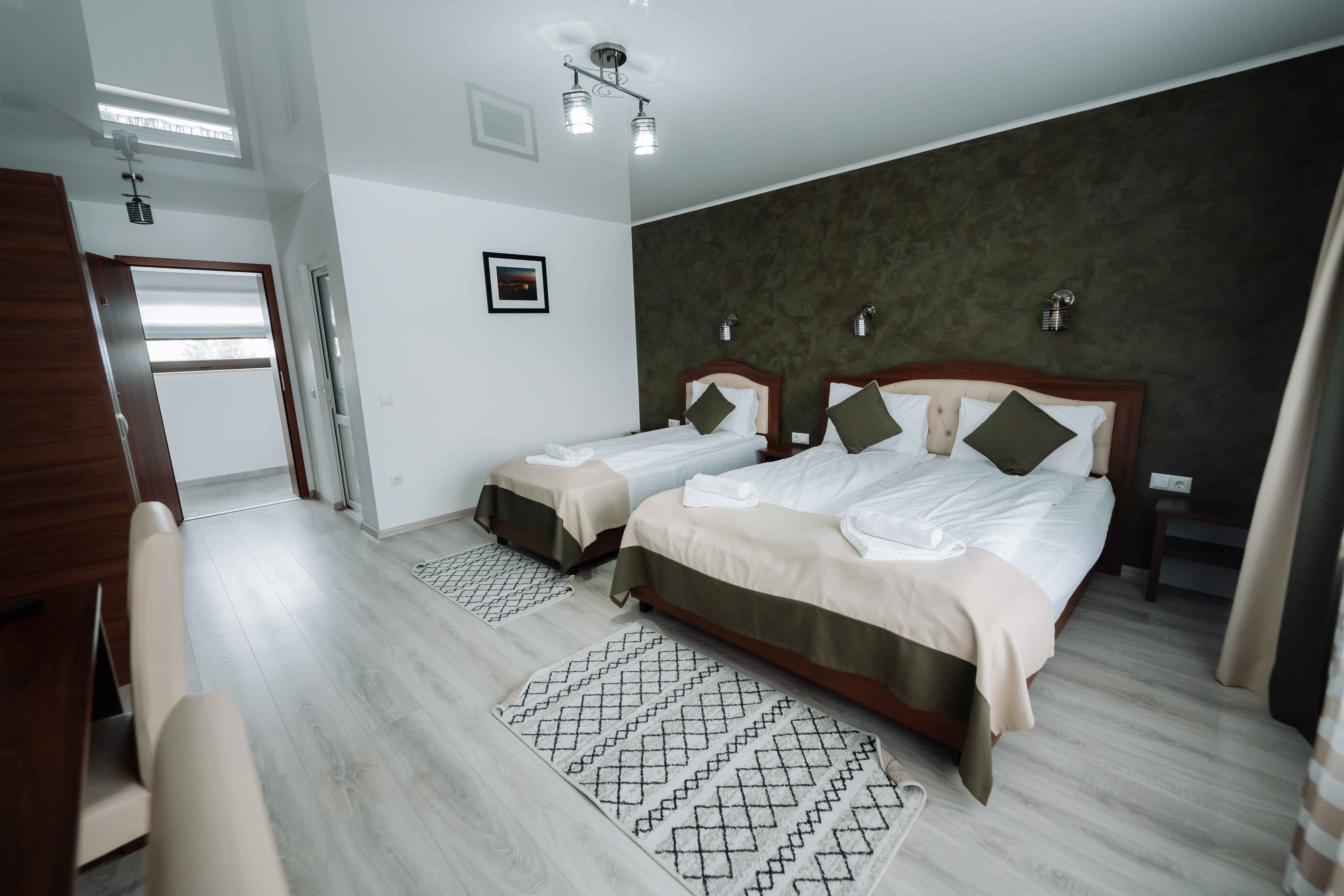 Camera Dubla Etaj 1 cu balcon