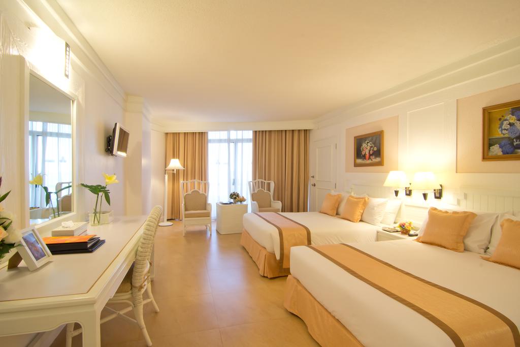 EXECUTIVE ROOM
