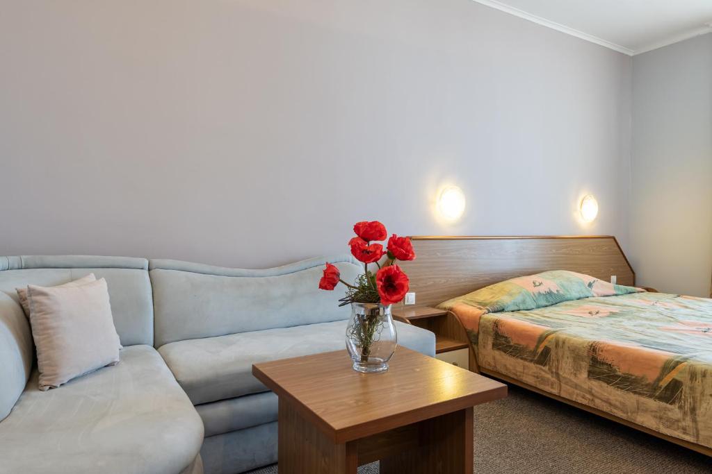 SINGLE STANDARD ROOM