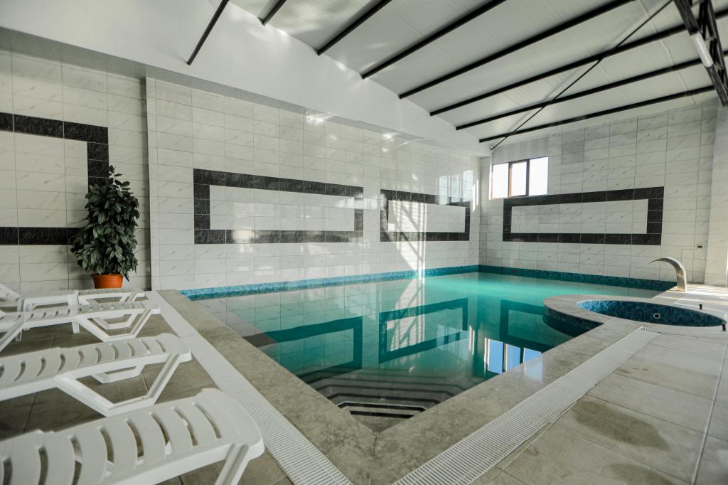 Piscină interioară