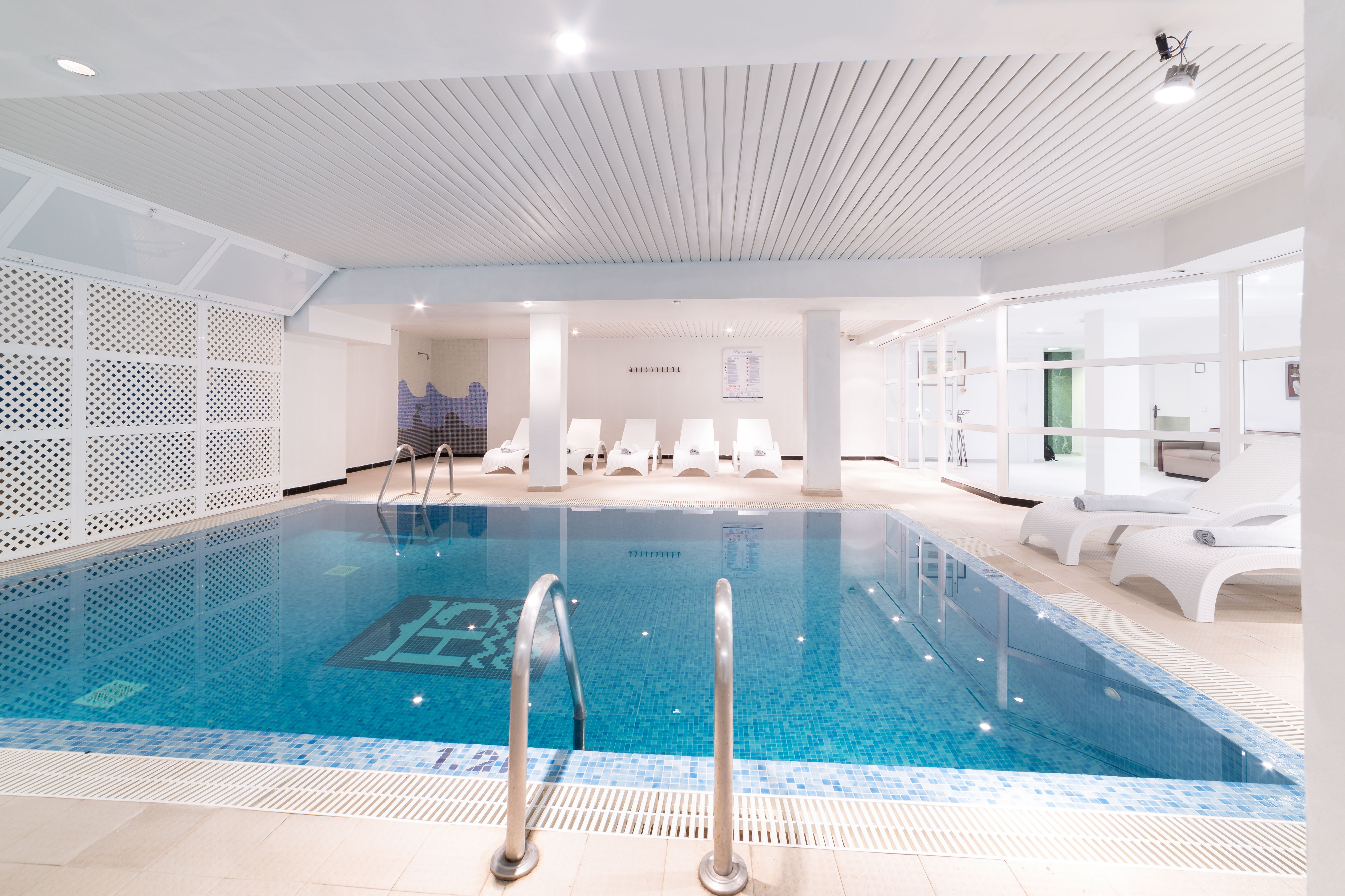 Piscină interioară