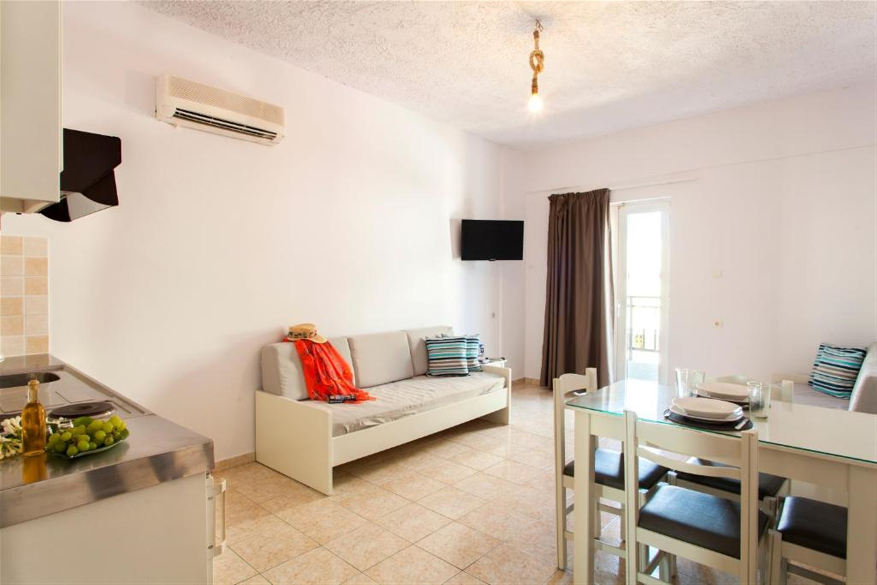 COZY FAMILY ROOM 4 PAX