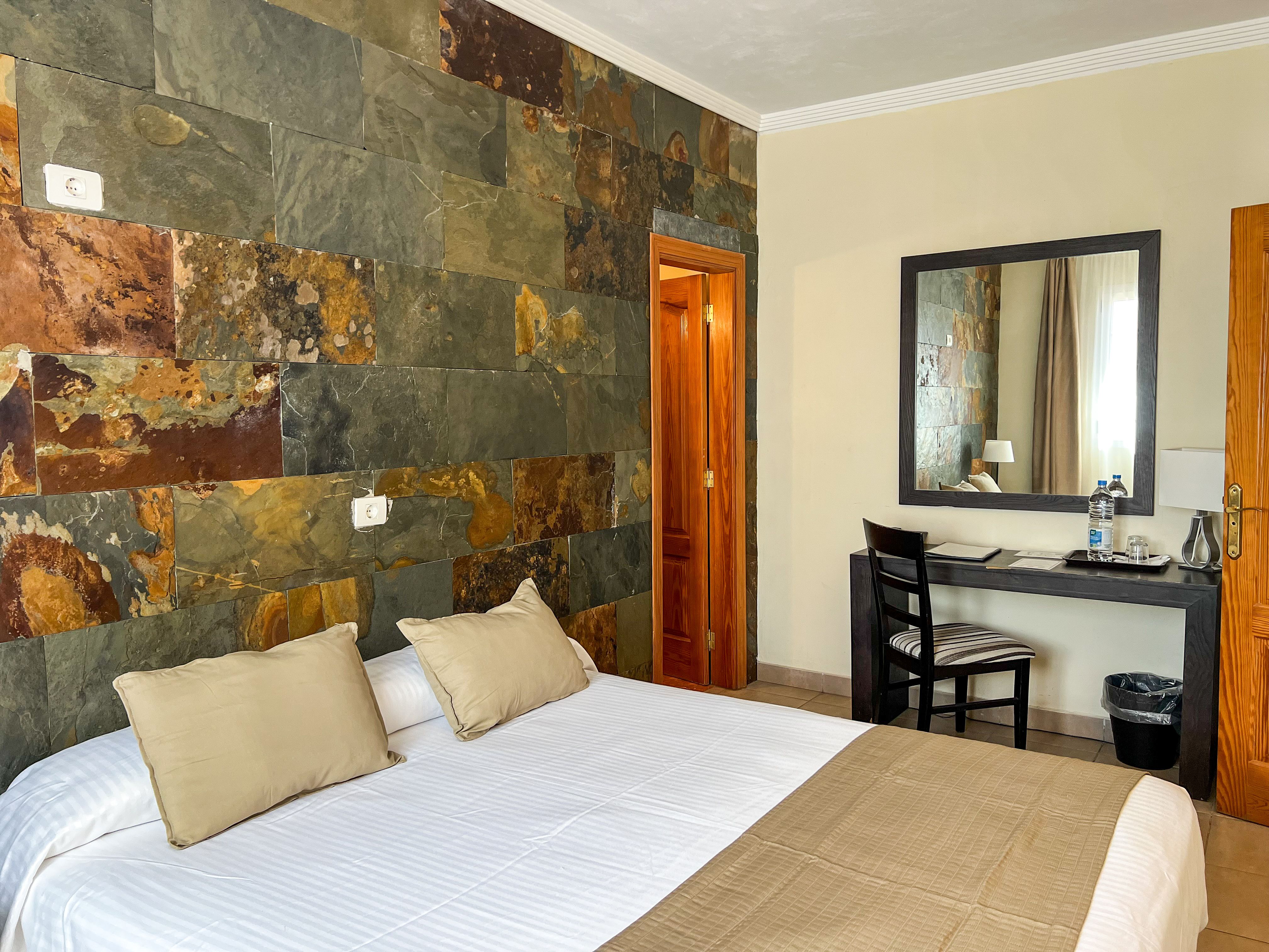 DOUBLE STANDARD ROOM WITH BALCONY OR TERRACE