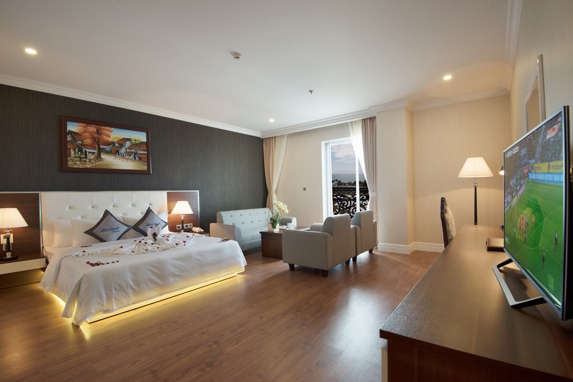 SUITE CITY VIEW WITH BALCONY (MAIN BUILDING)