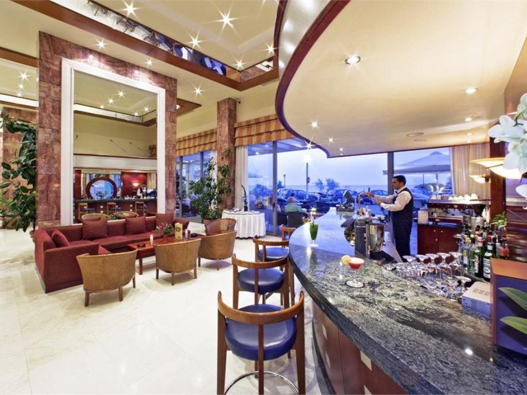 LOBBY BAR 