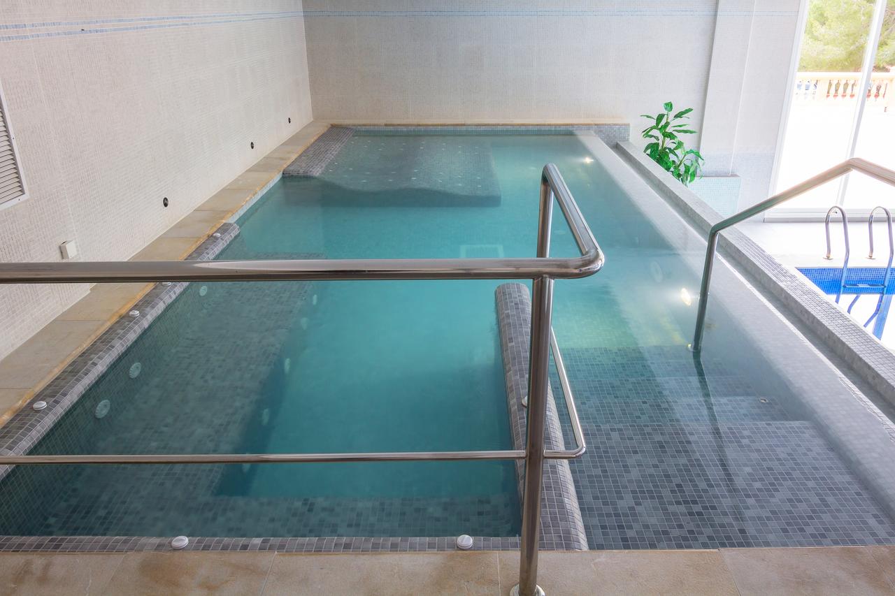 Piscină interioară
