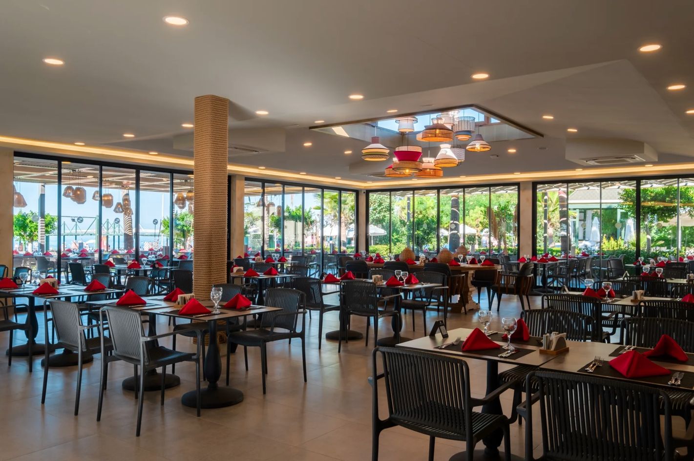 MAIN RESTAURANT
