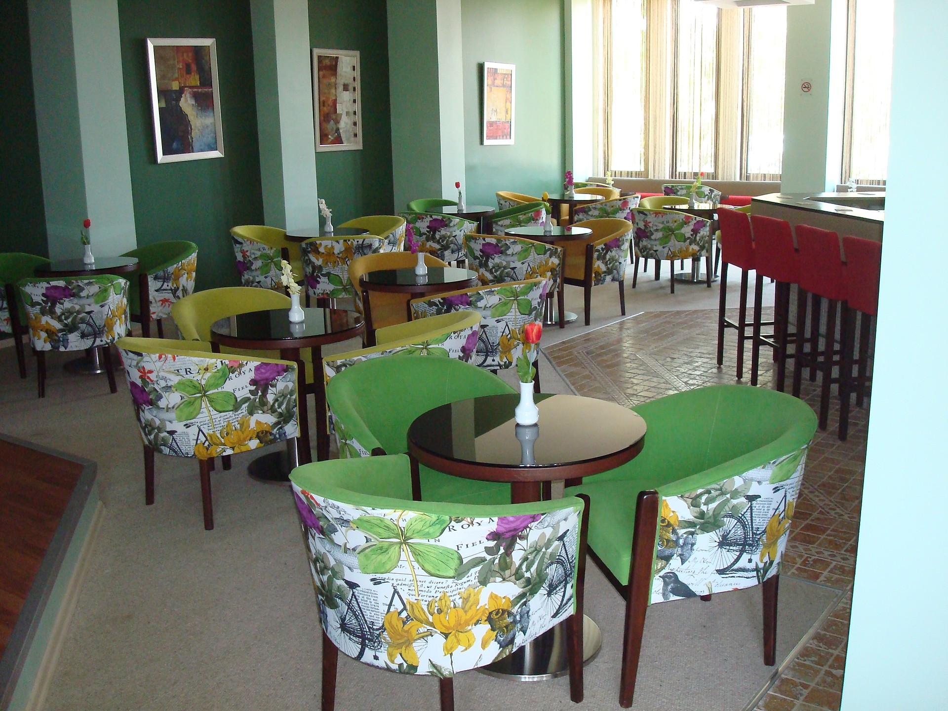 LOBBY BAR