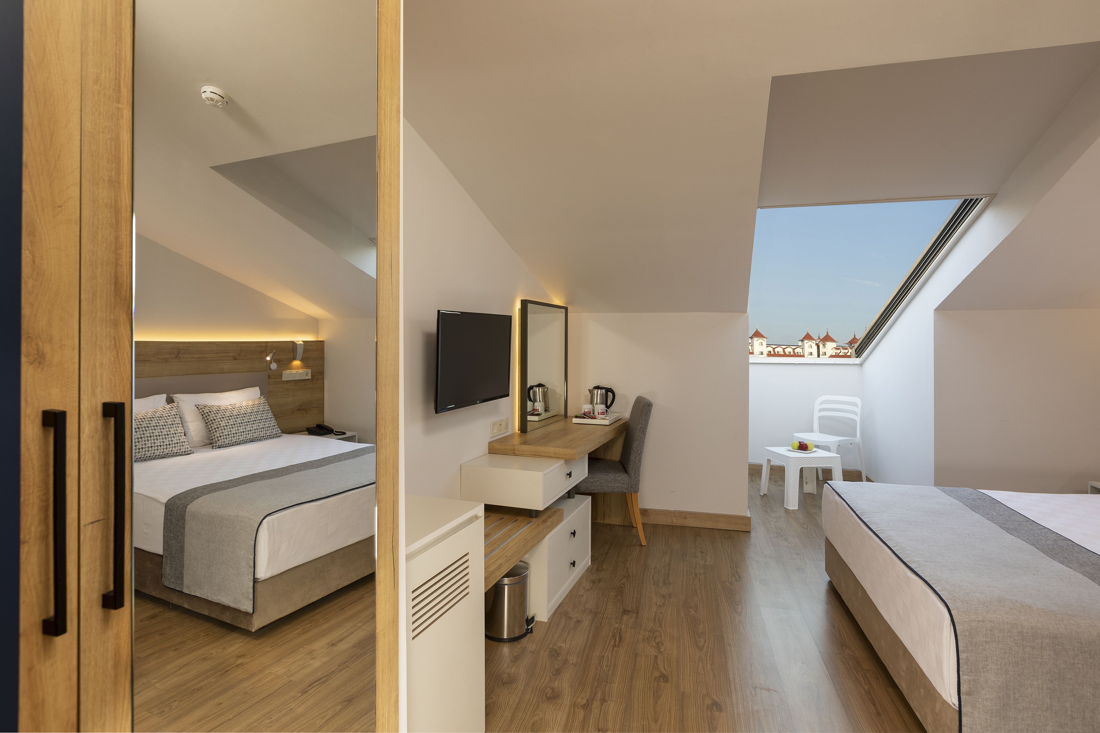 CLUB BUILDING LOFT ROOM