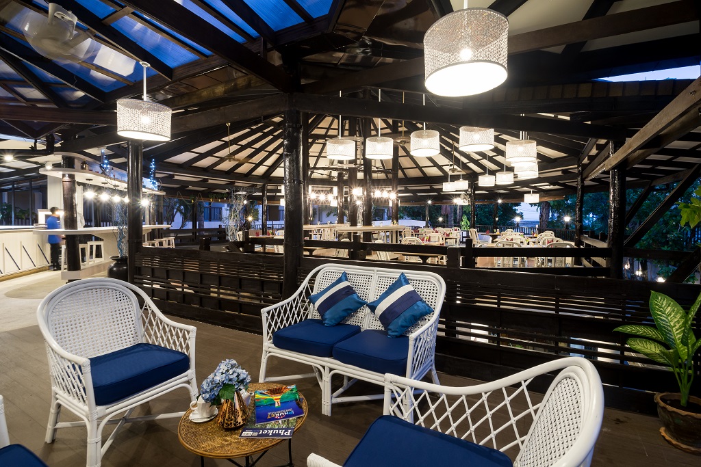 THE BOAT BAR AND RESTAURANT