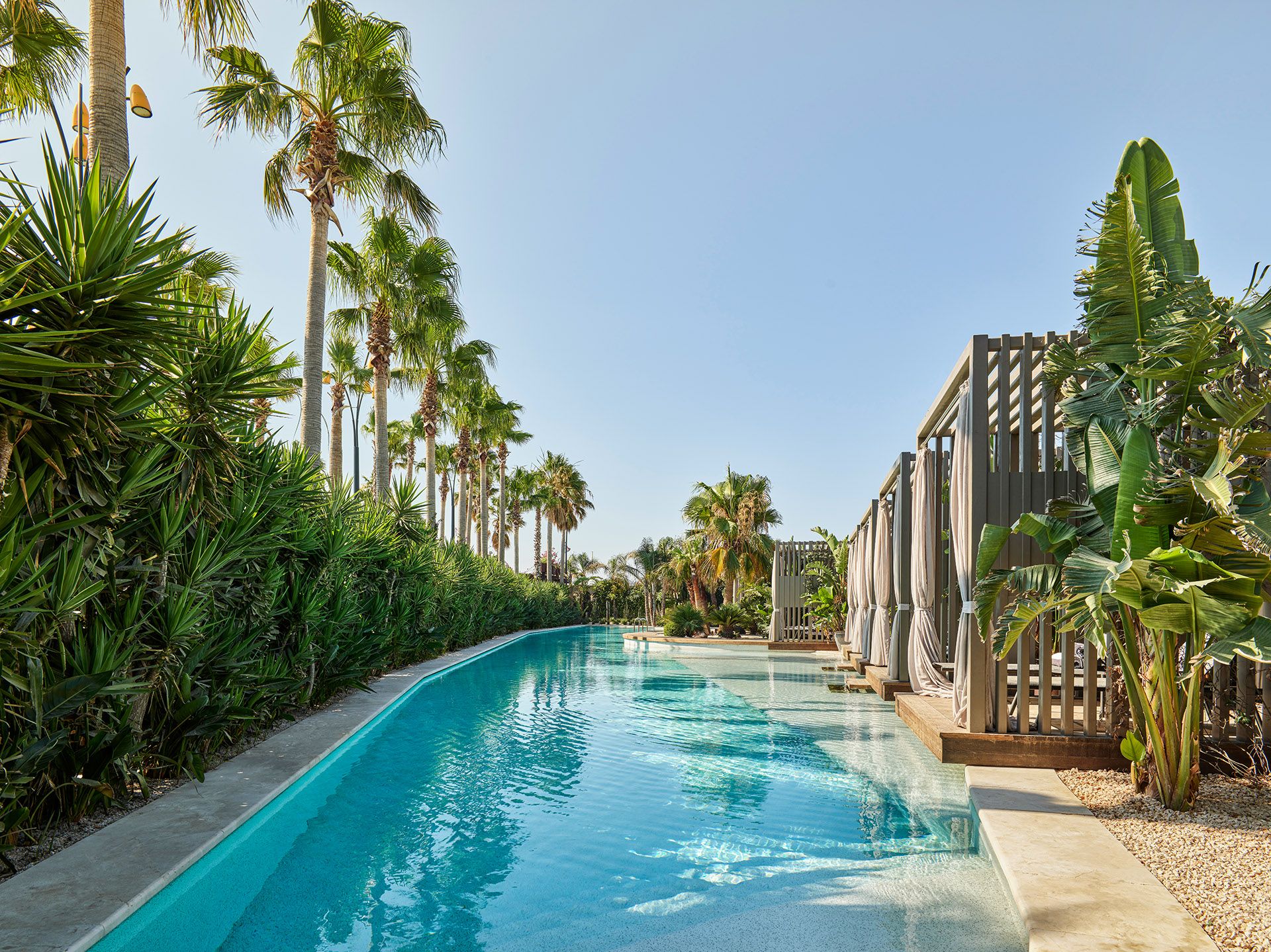 LAGUNA FAMILY PRIVATE SUITE SWIM UP 