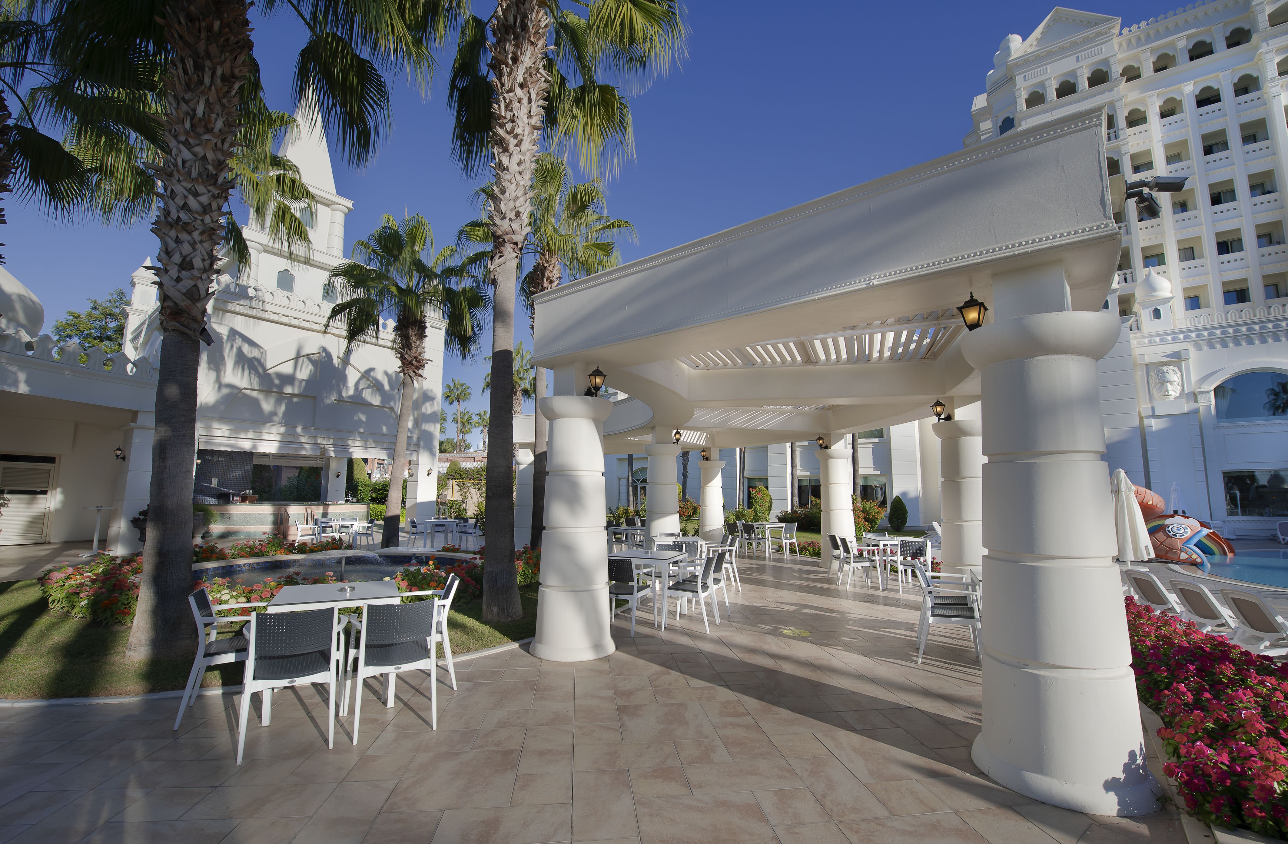 LUNA POOL BAR