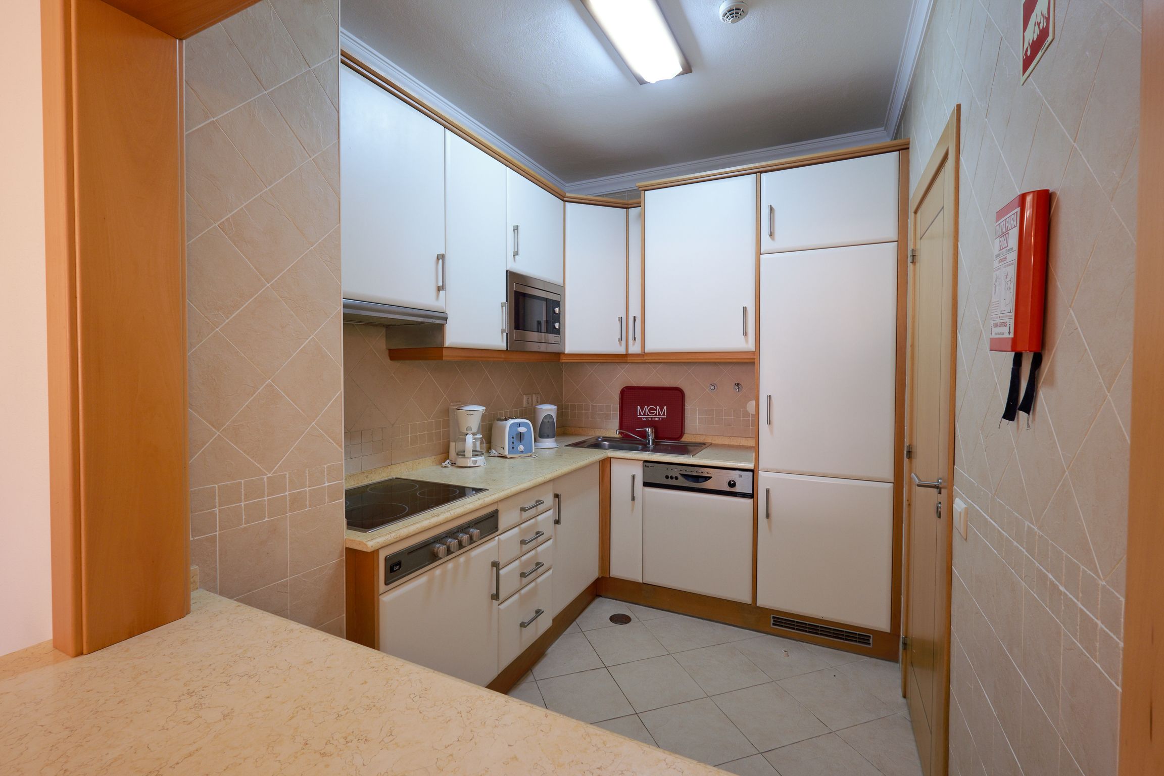 DELUXE ONE BEDROOM APARTMENT