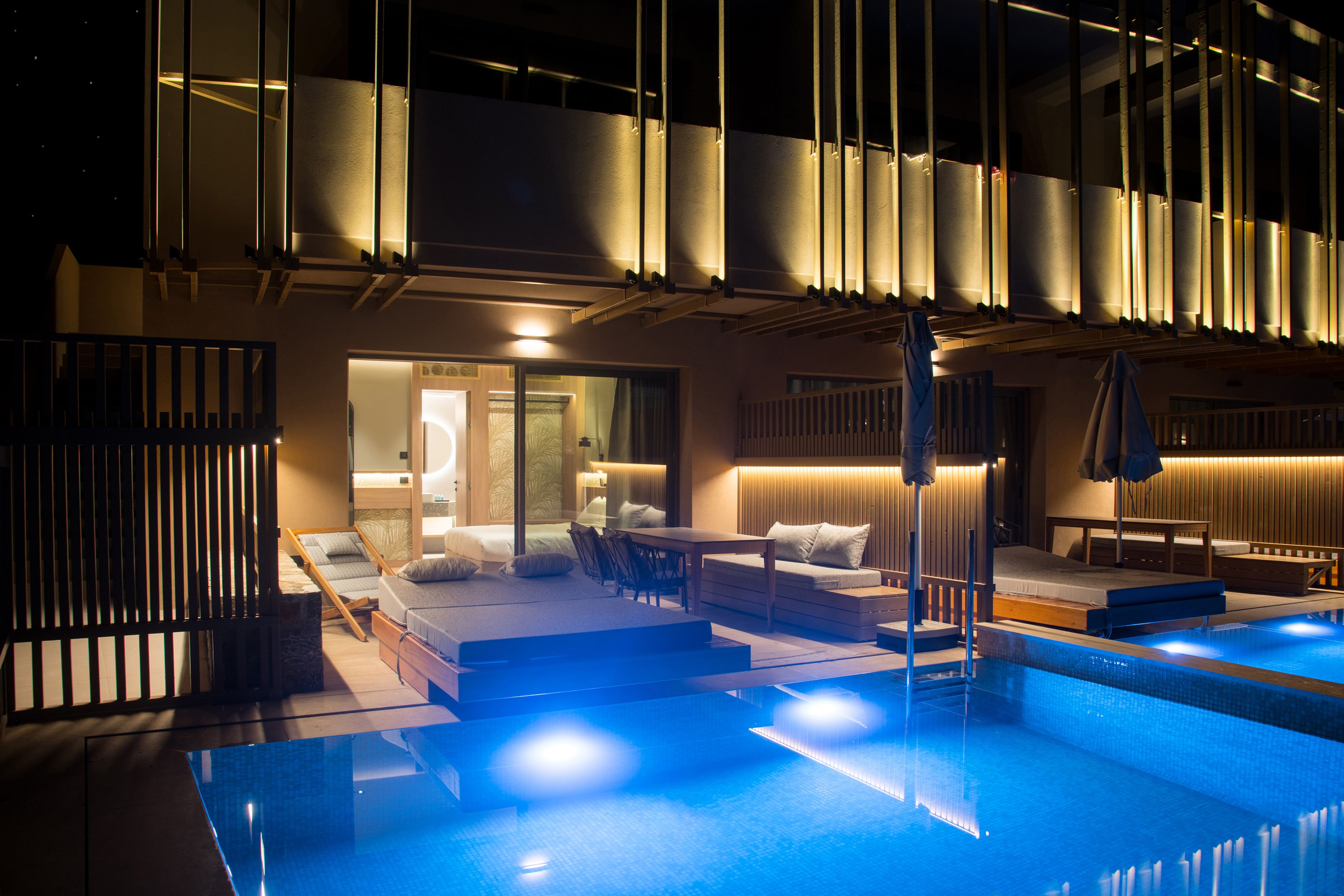 Family Room Garden View with Private Pool