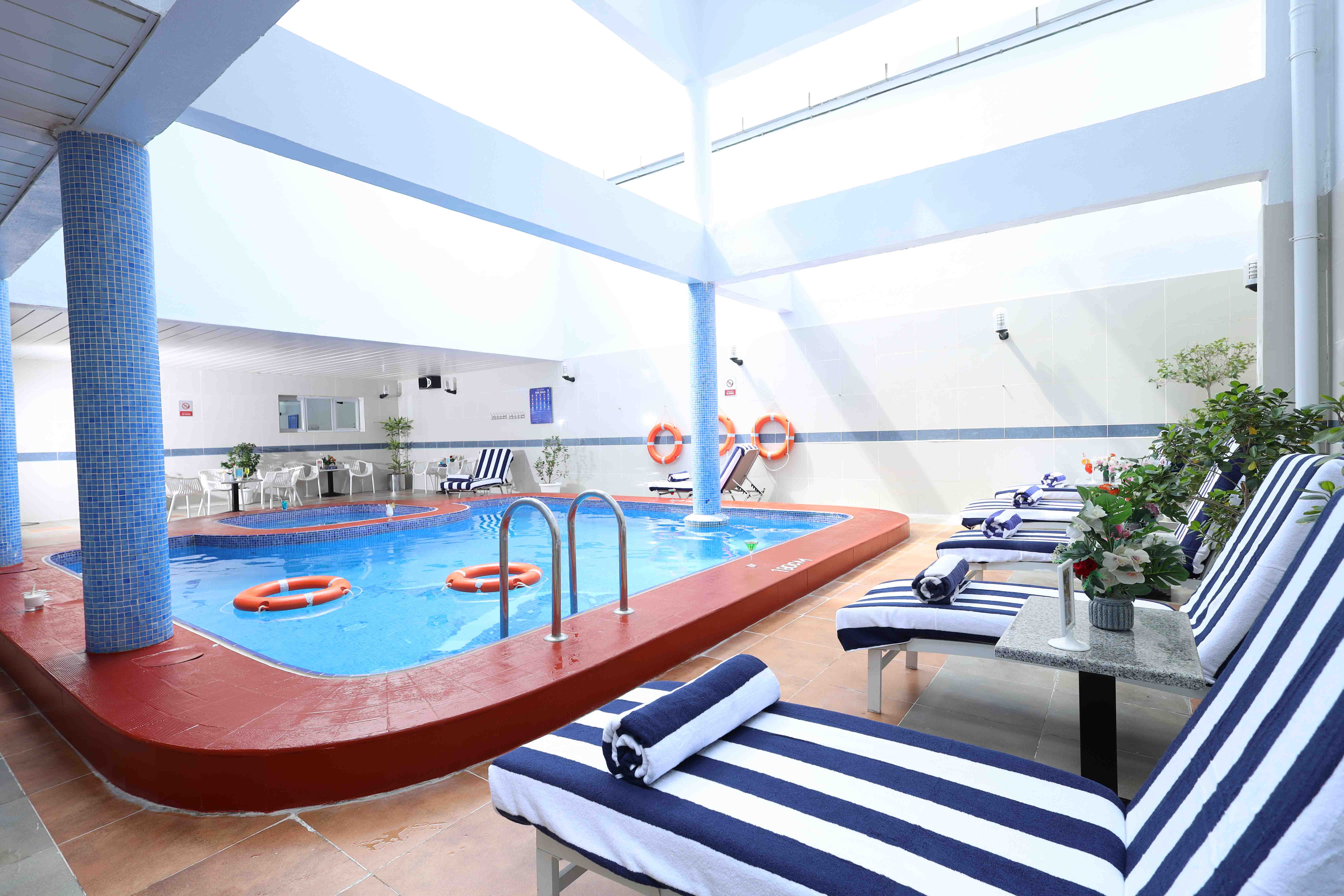 Piscină interioară