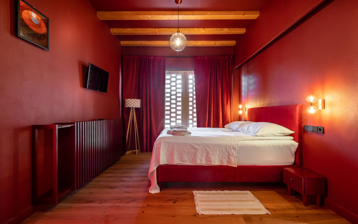 Casa Cal Red Room