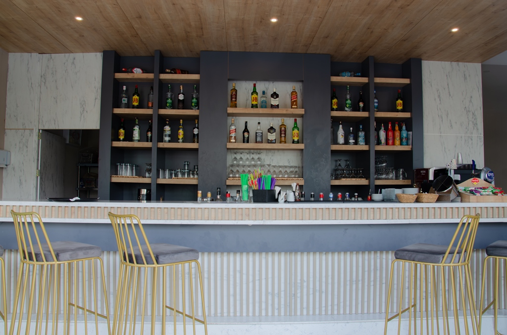 LOBBY BAR 