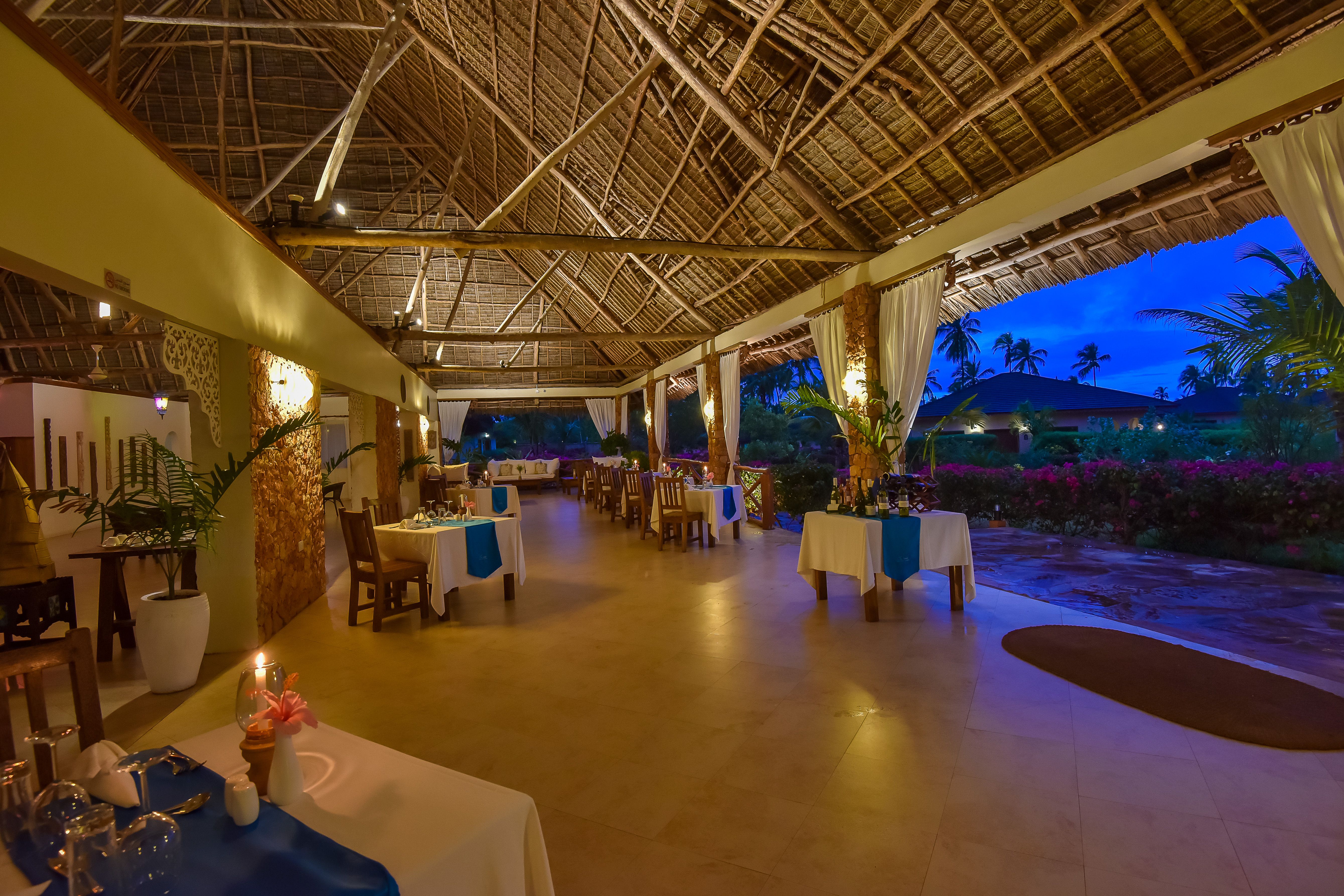 MAIN RESTAURANT