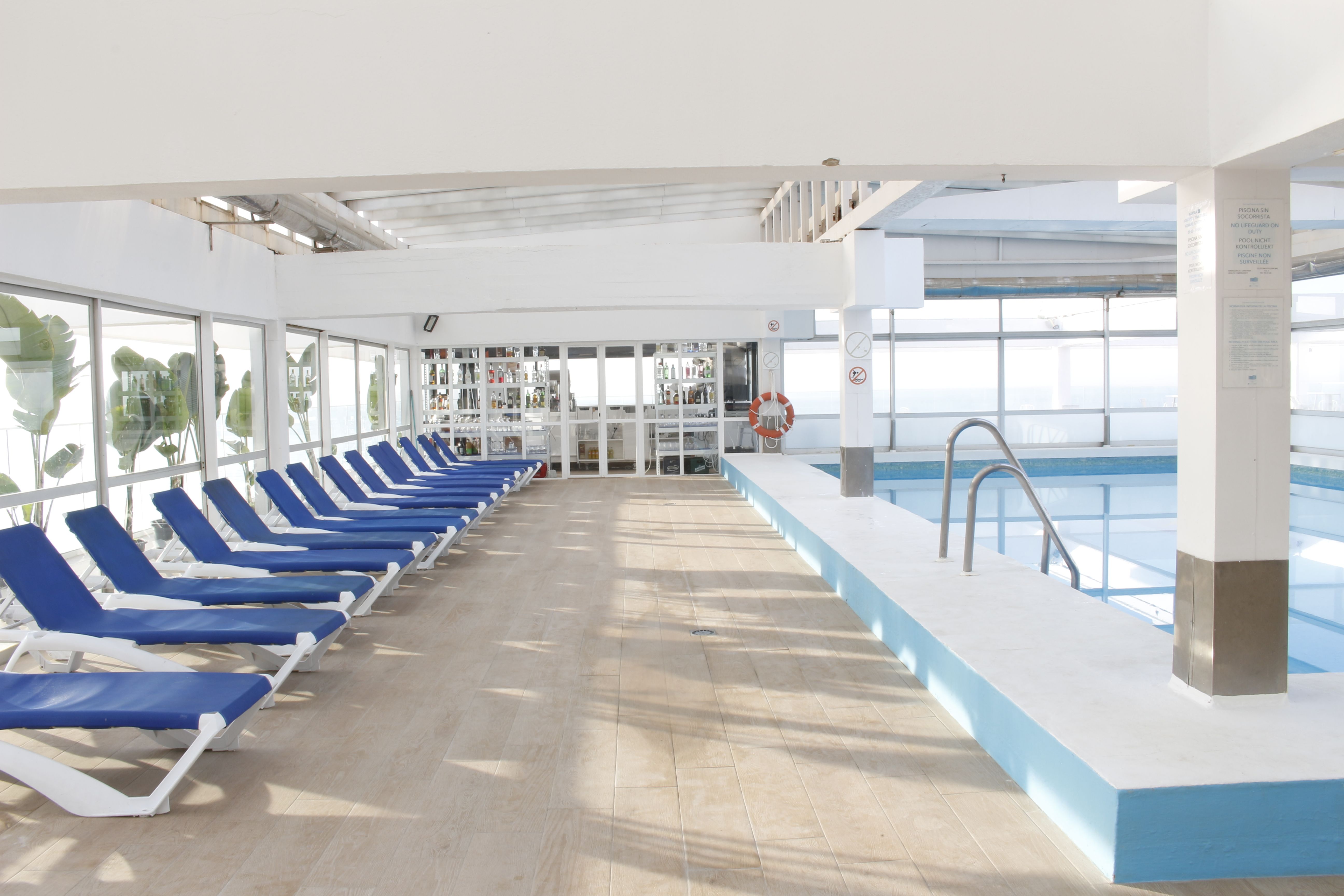 Piscină interioară