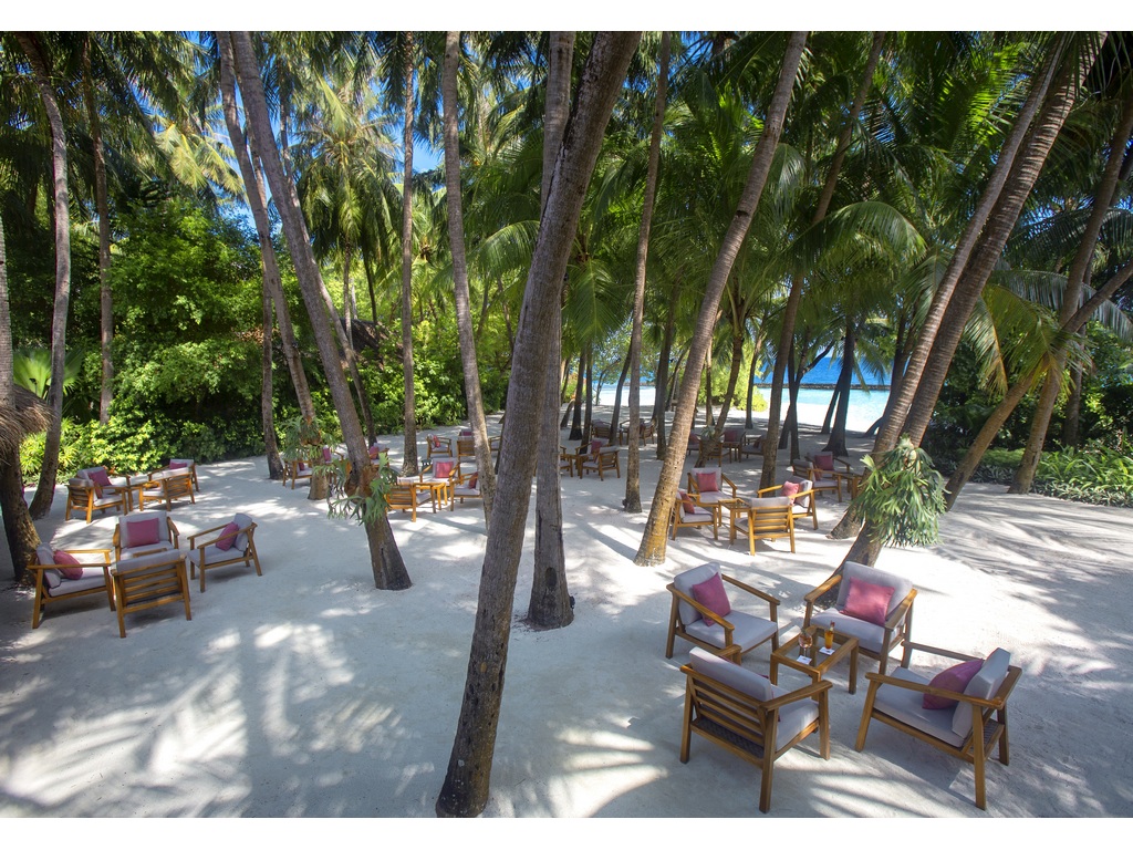Sails Bar and Palm Garden