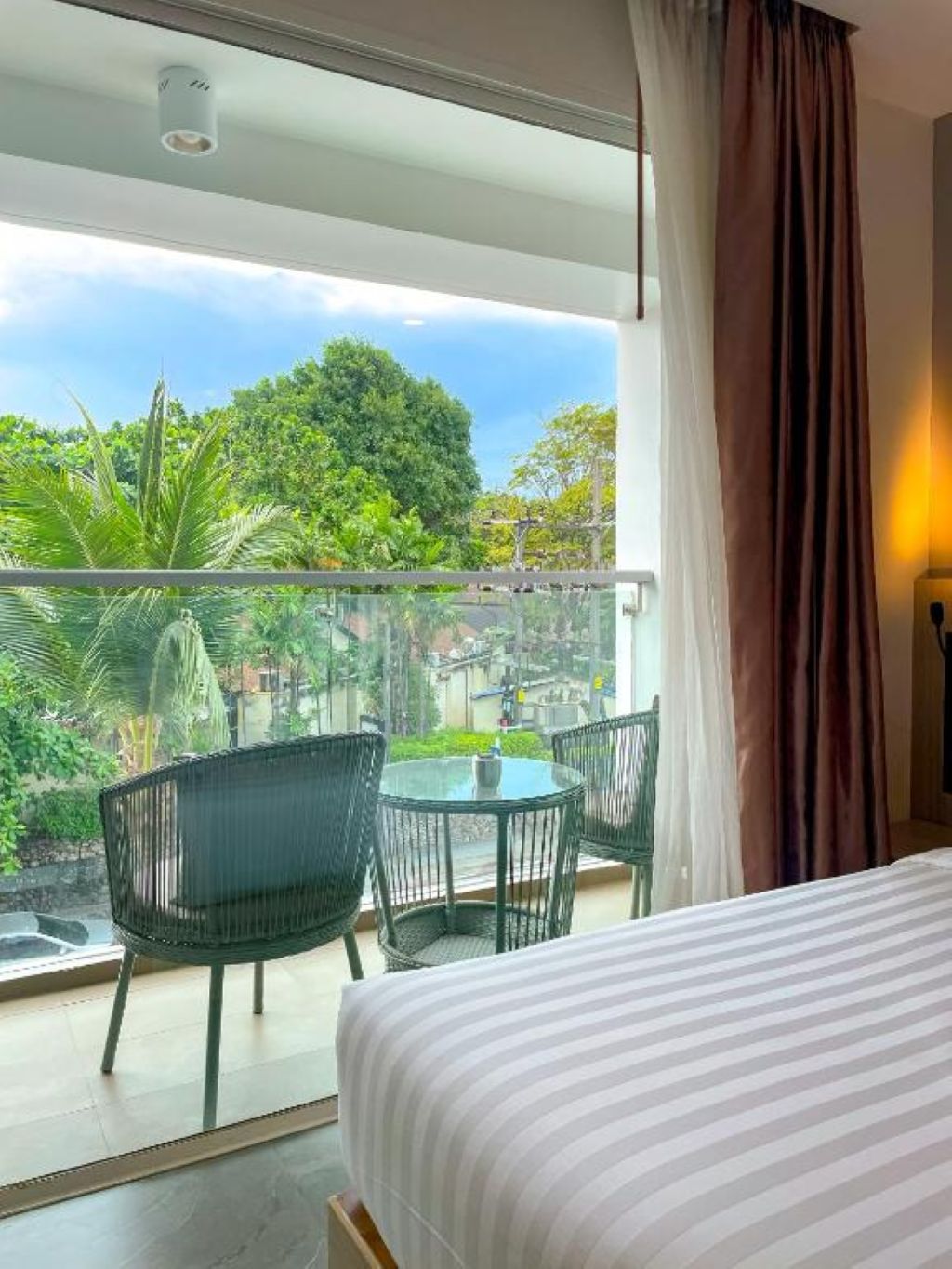 Deluxe King Balcony City View Room